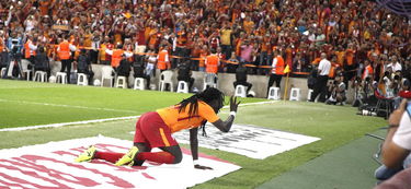 开云电竞平台-世界室内五人制足球赛中国队晋级八强，世界室内足球五人制比赛历届冠军