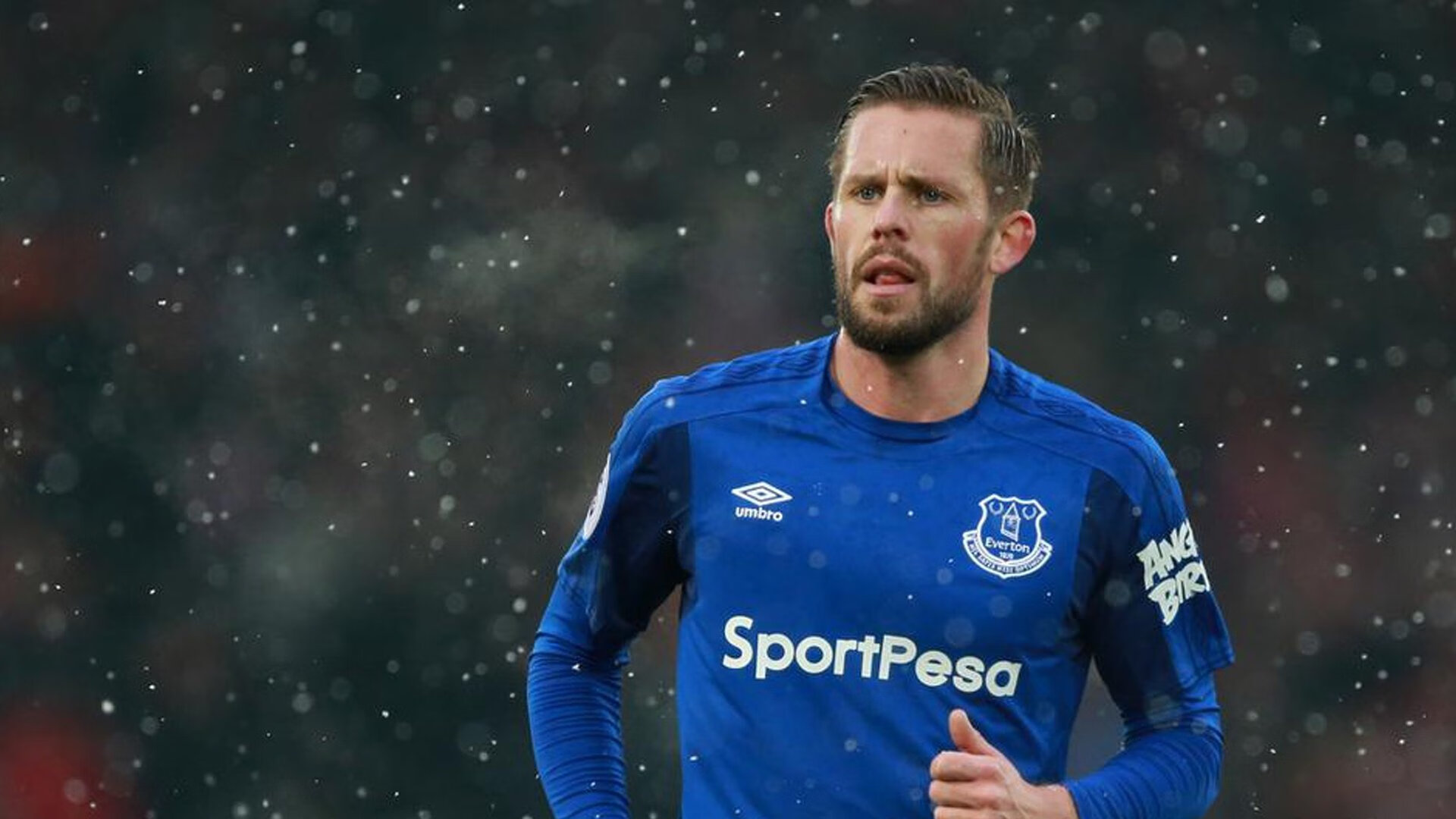 国家队首度启用战术手环追踪比赛中跑动与心率,战术手环怎么编