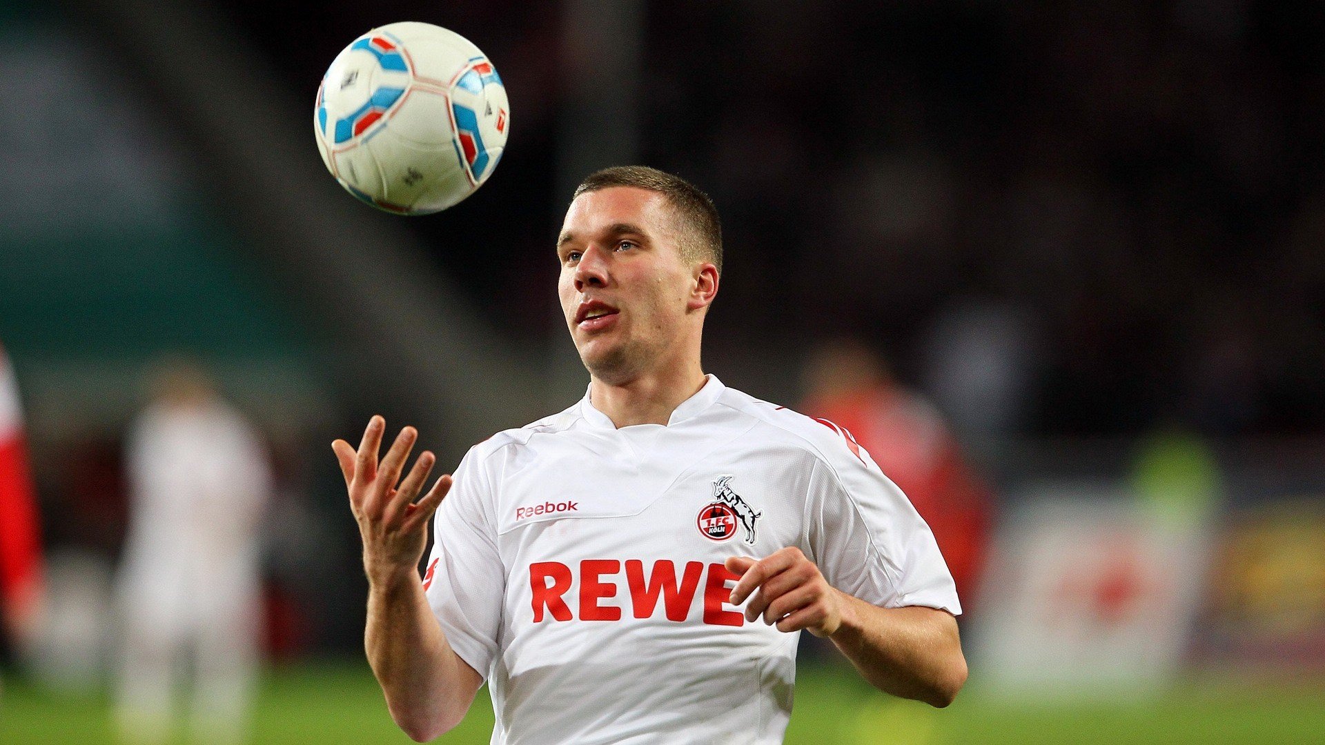 核心球员状态回暖连续三场比赛制造关键进球机会,球队核心穿几号