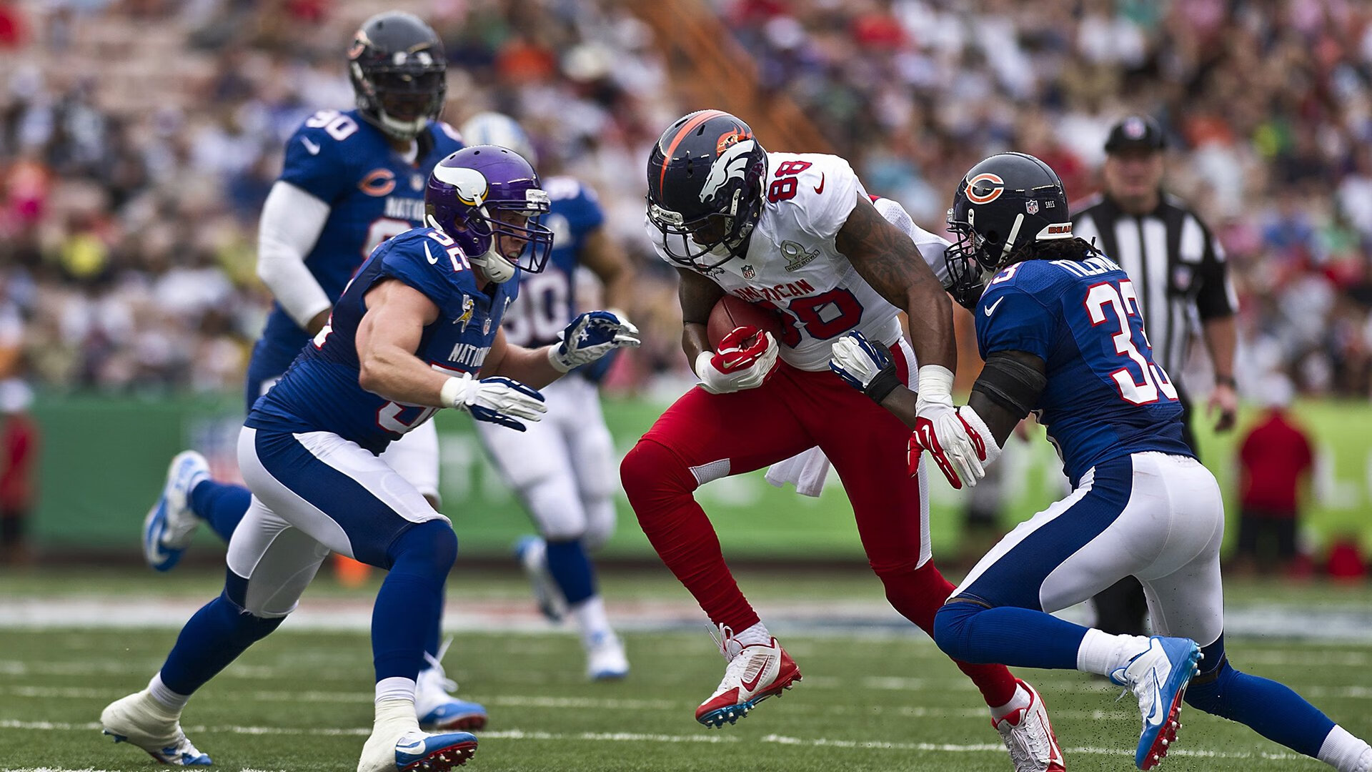 球星在赛场上与对手发生短暂摩擦被迅速平息，球员对球场上所发生的事实问题